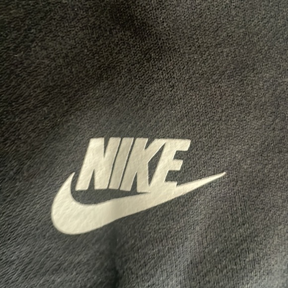 Nike Air Max Crewneck. Size XL slight cracking on front logo - Picture 4 of 7